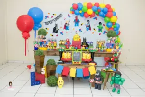 Lindo Tema festa lego super heróis pronta para receber os convidados