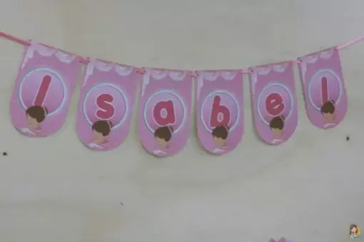 Nome na parede fazendo parte da decoração festa de bailarina 1 ano