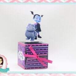 Caixa Cubo Passa Fita Vampirina
