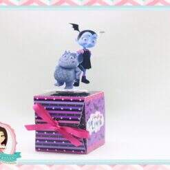 Alternative view of Caixa Cubo Passa Fita Vampirina