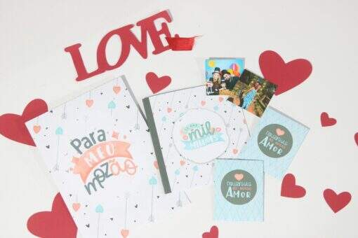 Álbum de figurinhas amor perfeito