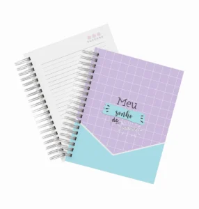 caderno lilás e verde de papelaria criativa.